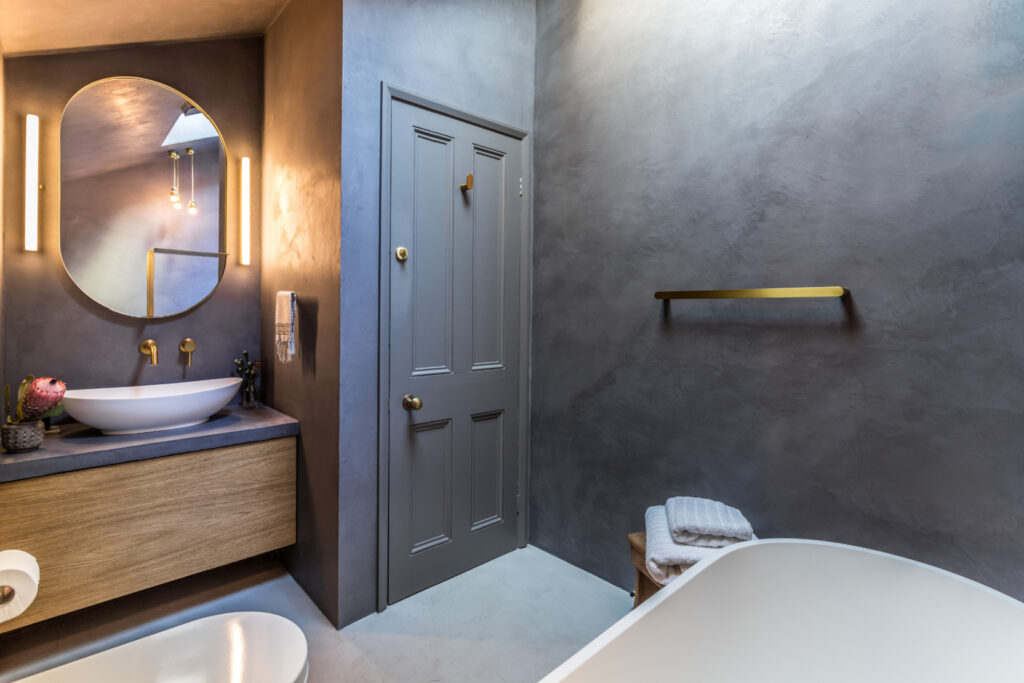 Tadelakt bathroom design with micocement floor - Richmond Interior Designer