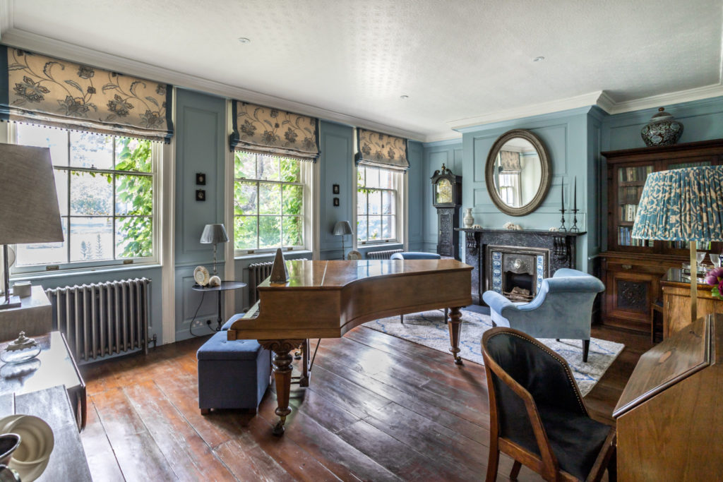 Surrey Interior Designer Grade 2 listed property